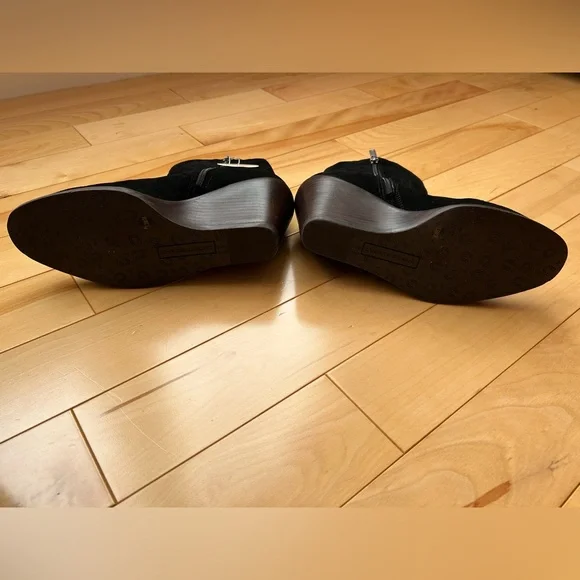 NWT Lucky Brand Wadier Black Suede Wedge Ankle Boots Sizes: 7.5 - Picture 4 of 12